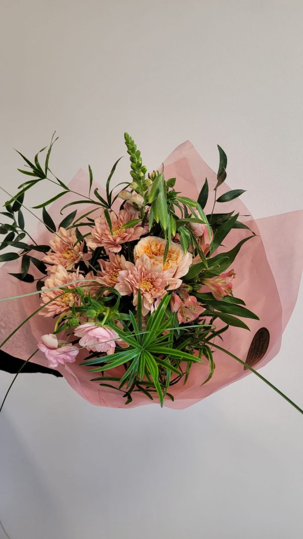 Floristen skapar aprikos,rosa - Bild 2